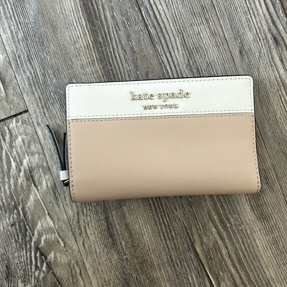 Kate Spade wallet I forget the name - Picture 1 of 3